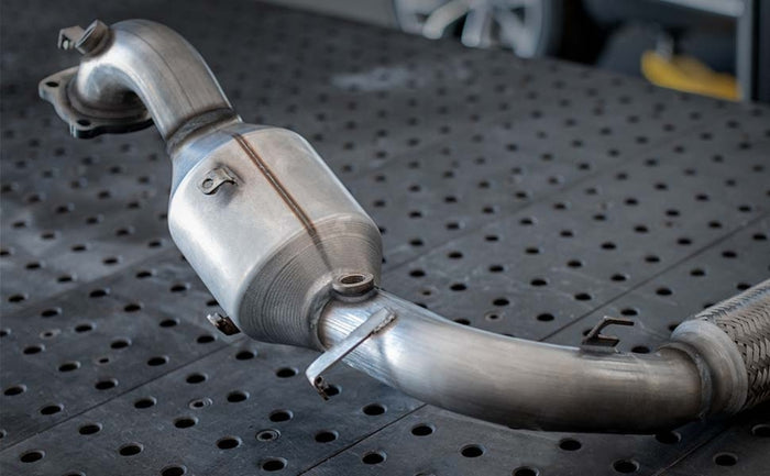 MagnaFlow Universal Catalytic Converter 2.75inch C/C Met.